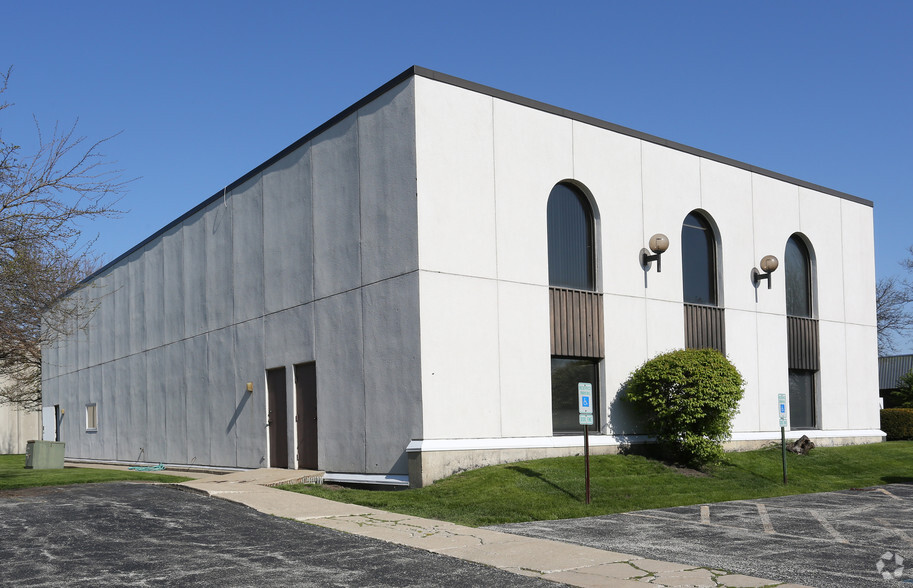 5 E College Dr, Arlington Heights, IL à louer - Photo de l’immeuble – Image 2 sur 3