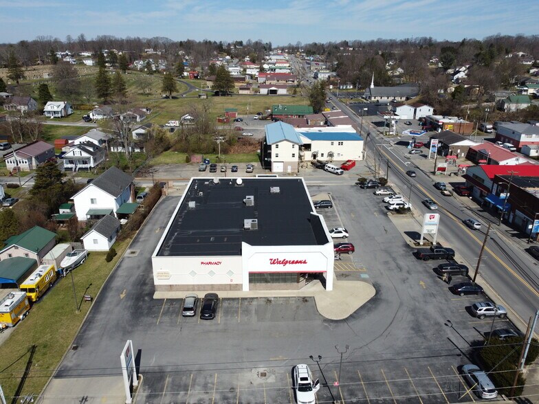 1201 Main St E, Oak Hill, WV à vendre - Photo de l’immeuble – Image 3 sur 5