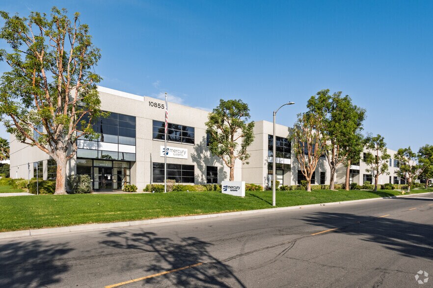 10855 Business Center Dr, Cypress, CA à louer - Photo de l’immeuble – Image 2 sur 6