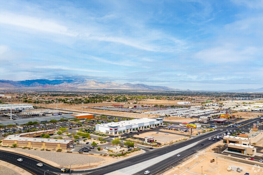 6545 S Decatur Blvd, Las Vegas, NV à louer - Photo de l’immeuble – Image 3 sur 4