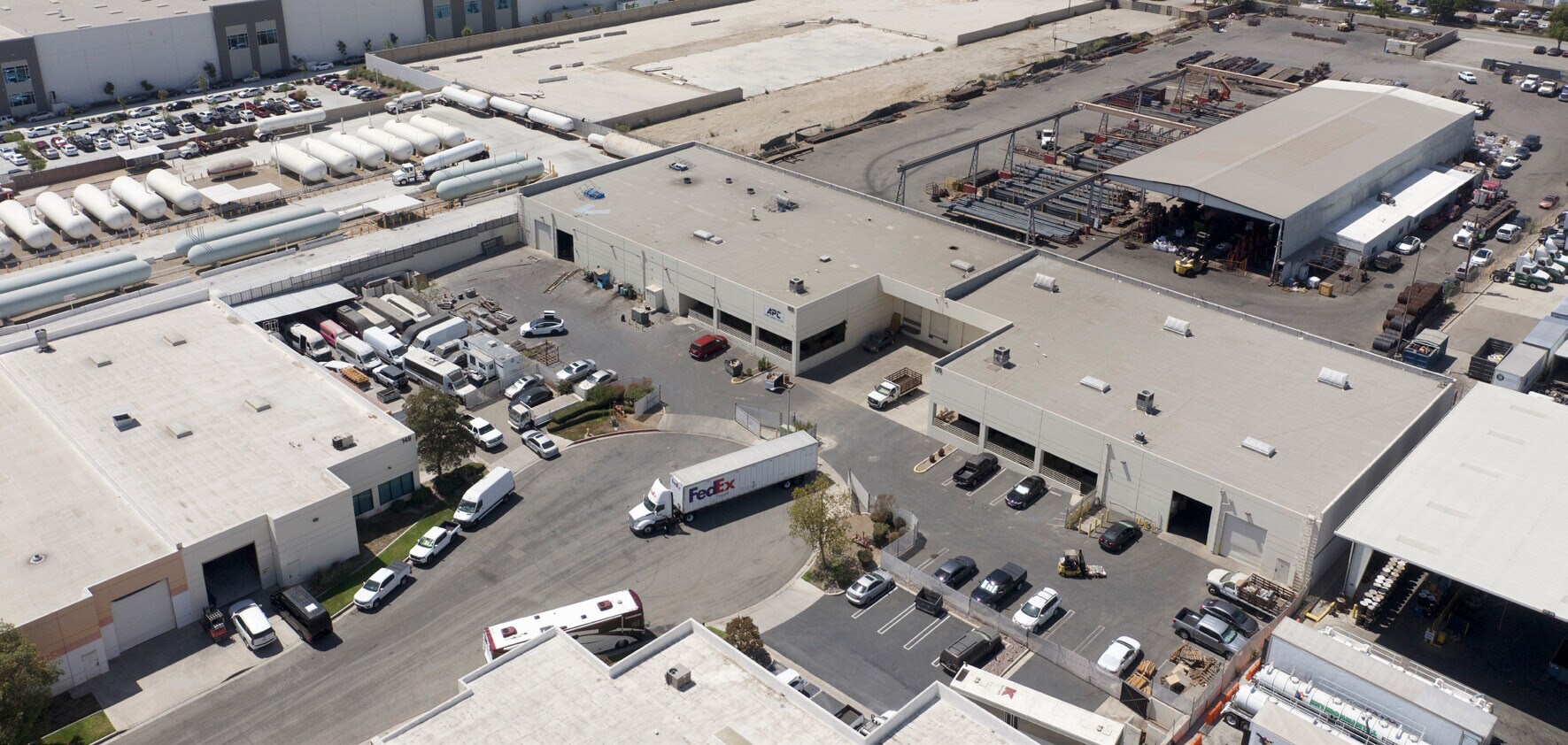 170 W Mindanao St, Bloomington, CA à vendre Photo de l’immeuble– Image 1 sur 7