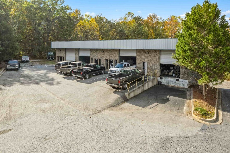 1046 Parkway Ct, Buford, GA à louer - Photo de l’immeuble – Image 2 sur 10