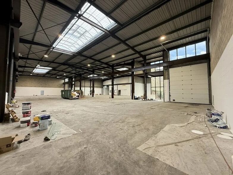 Local d’activités dans Le Thillay à louer - Photo intérieure – Image 2 sur 10