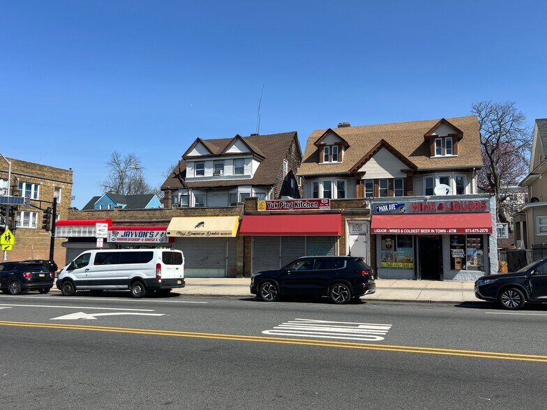 416 Park Ave, East Orange, NJ à vendre - Photo de l’immeuble – Image 3 sur 12