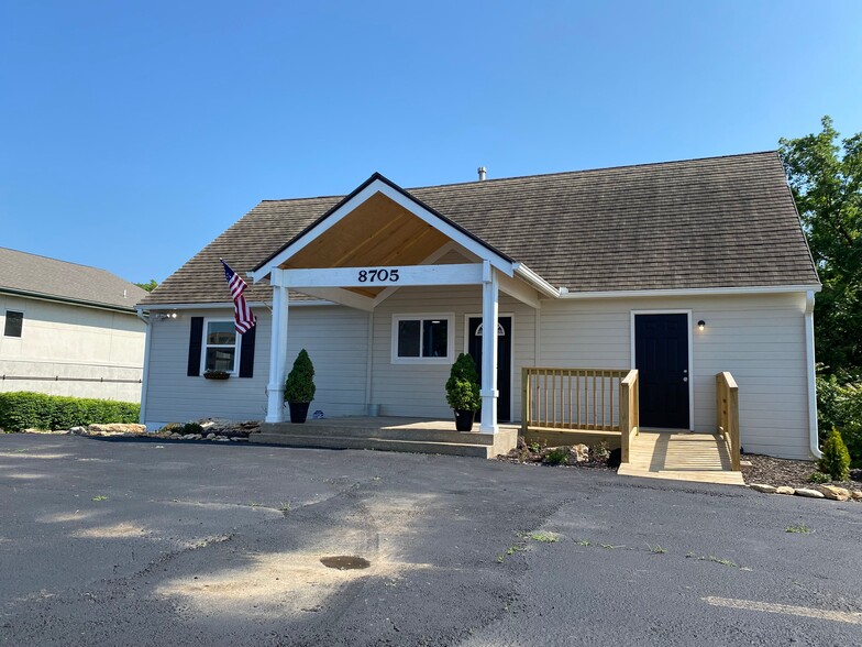 8705 E 63rd Trafficway, Kansas City, MO à vendre - Photo principale – Image 1 sur 86
