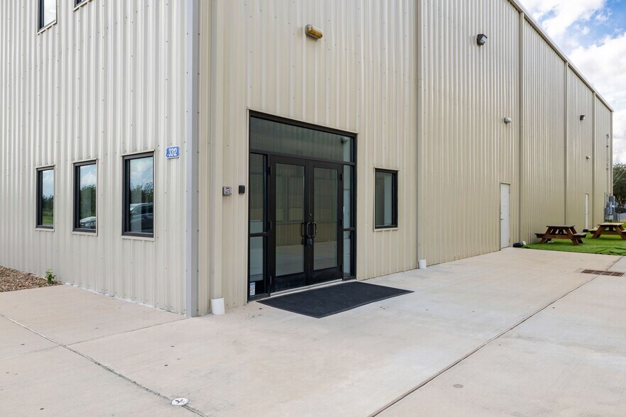 3312 Schlipf Rd, Katy, TX à louer - Photo de l’immeuble – Image 2 sur 18