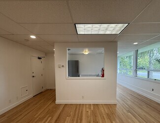 Plus de détails pour 2544 Dunlevy St, Victoria, BC - Bureau à louer