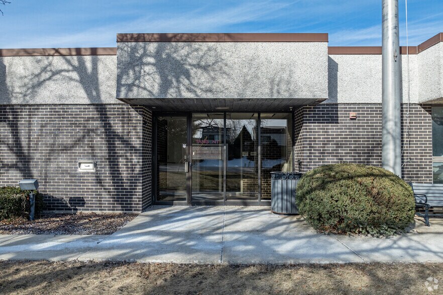 1001 N Sullivan Rd, Aurora, IL à vendre - Photo de l’immeuble – Image 3 sur 5