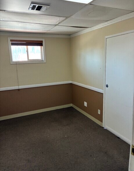 151 N Tustin Ave, Santa Ana, CA à louer - Photo de l’immeuble – Image 3 sur 10