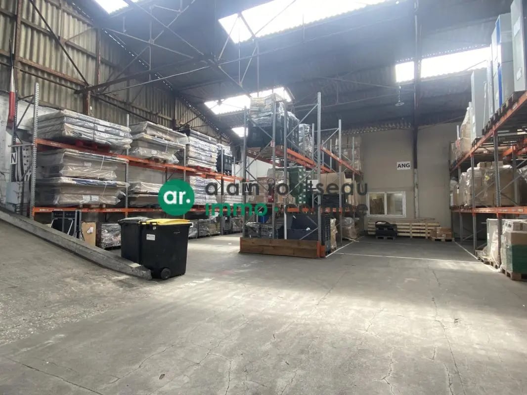 Industriel/Logistique dans Verrières-en-Anjou à louer Photo intérieure– Image 1 sur 6