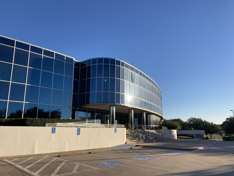 401 E Corporate Dr, Lewisville, TX à louer - Photo de l’immeuble – Image 1 sur 6