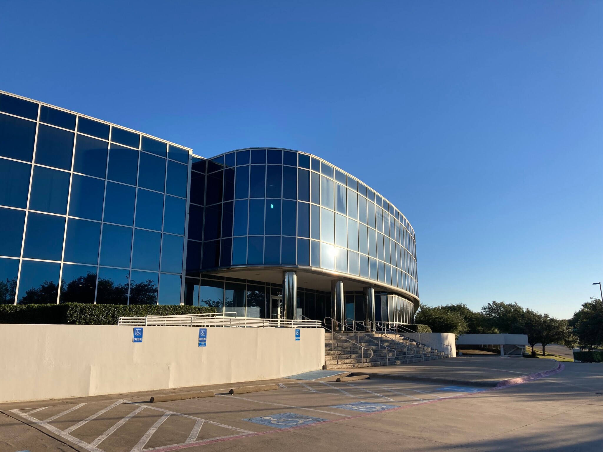 401 E Corporate Dr, Lewisville, TX à louer Photo principale– Image 1 sur 7