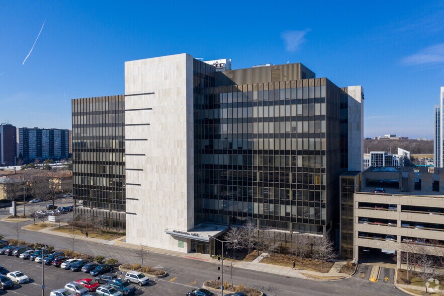 8550 W Bryn Mawr Ave, Chicago, IL à louer - Photo de l’immeuble – Image 3 sur 20