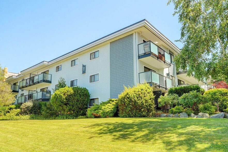 250 Gorge Rd W, Saanich, BC à vendre - Photo de l’immeuble – Image 1 sur 9
