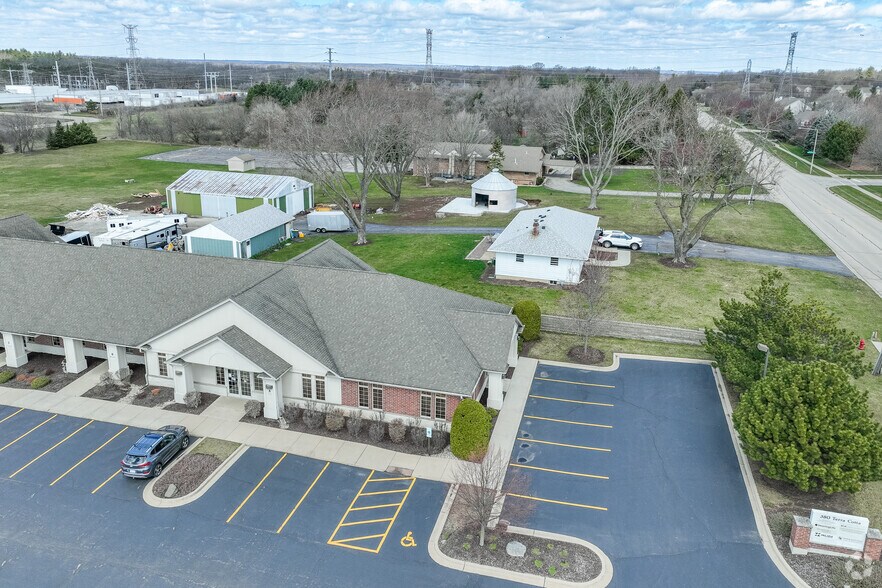 380 N Terra Cotta Rd, Crystal Lake, IL à louer - Photo de l’immeuble – Image 2 sur 6