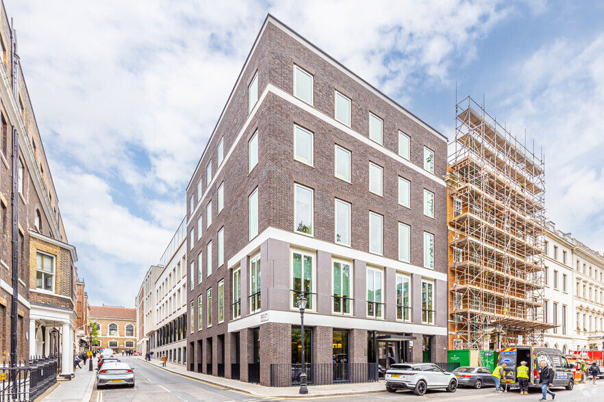 8 St. James's Sq, Londres à louer - Photo de l’immeuble – Image 1 sur 11
