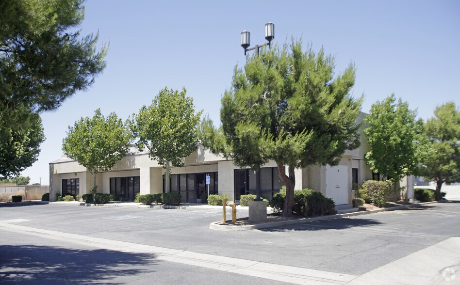 38345 30th St E, Palmdale, CA à louer - Photo de l’immeuble – Image 3 sur 4