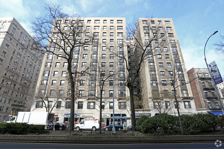 2901-2909 Broadway, New York, NY à louer - Photo de l’immeuble – Image 2 sur 3