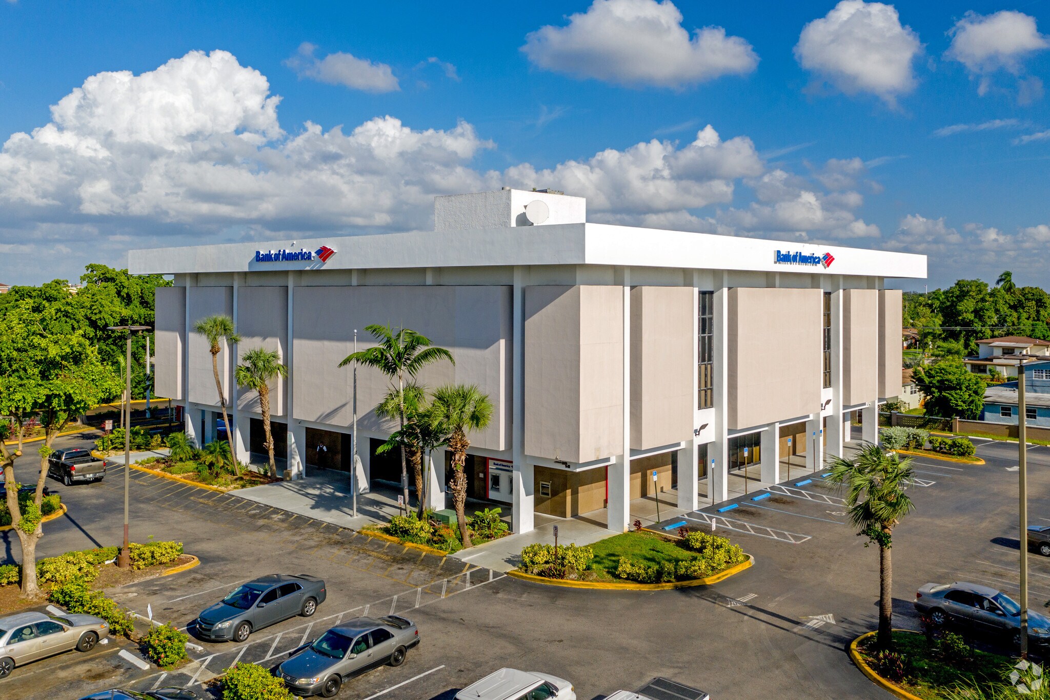 3661 W Oakland Park Blvd, Lauderdale Lakes, FL à louer Photo principale– Image 1 sur 20