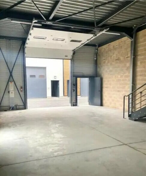 Industriel/Logistique dans Bagnolet à louer - Photo de l’immeuble – Image 3 sur 4