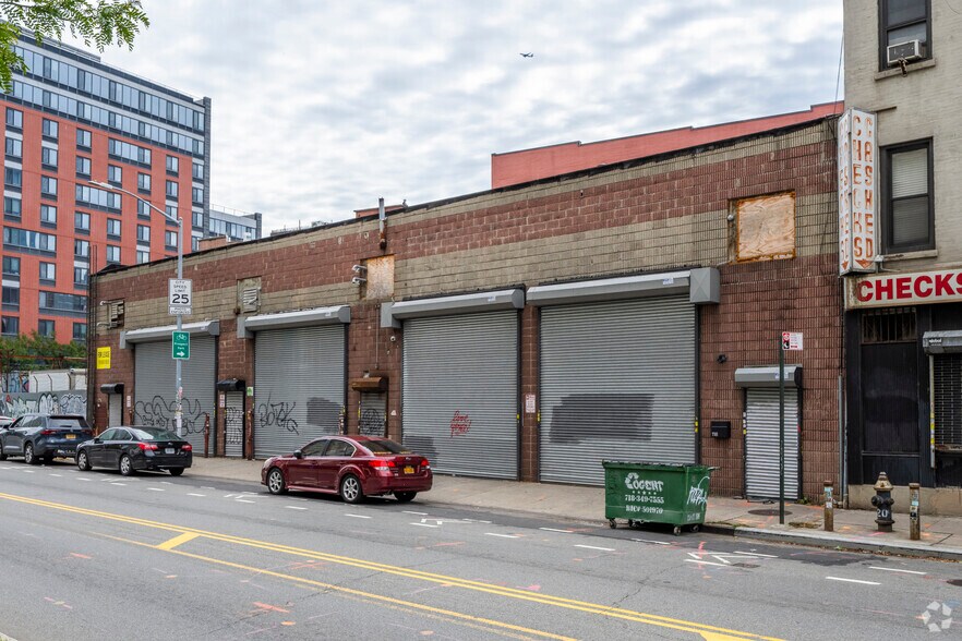 114-120 Flushing Ave, Brooklyn, NY à louer - Photo de l’immeuble – Image 2 sur 3