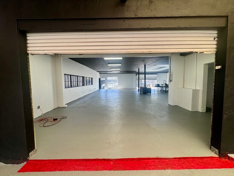 3121 W Jefferson Blvd, Los Angeles, CA à louer - Photo de l’immeuble – Image 3 sur 14