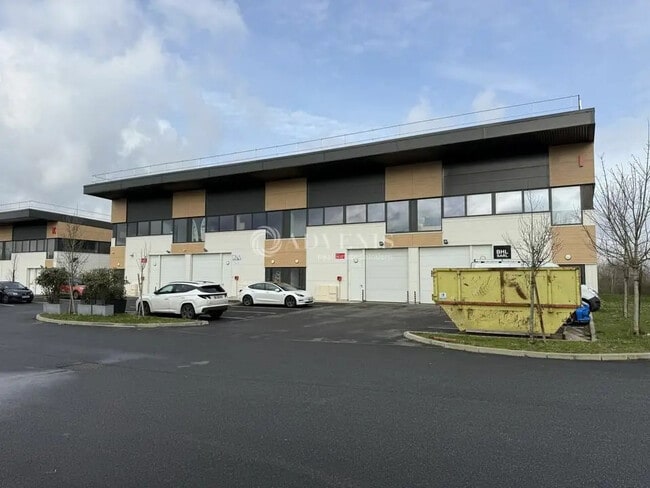 Plus de détails pour Local d'activités à louer