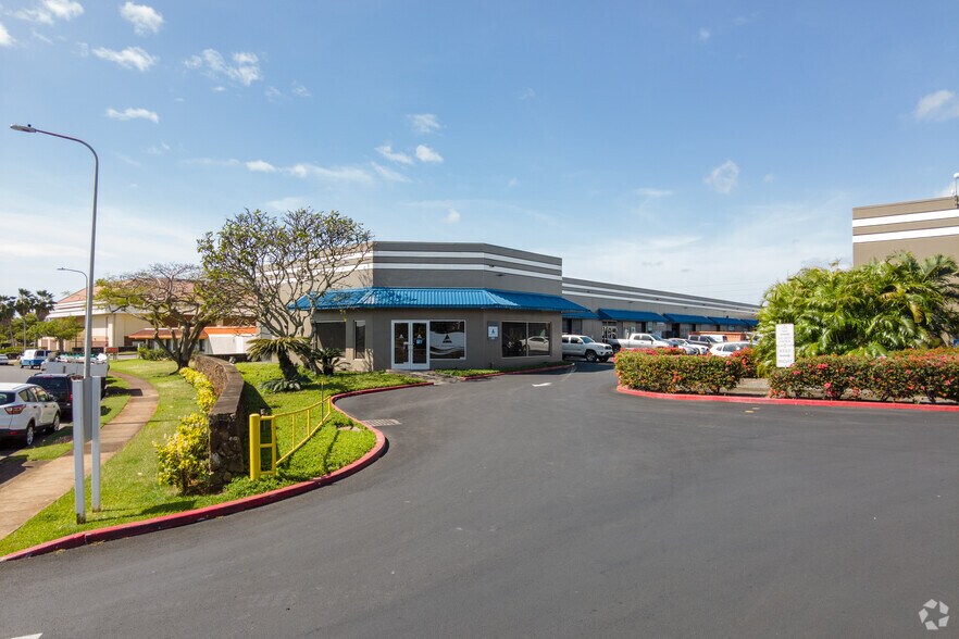 94-547 Ukee St, Waipahu, HI à louer - Photo de l’immeuble – Image 2 sur 4