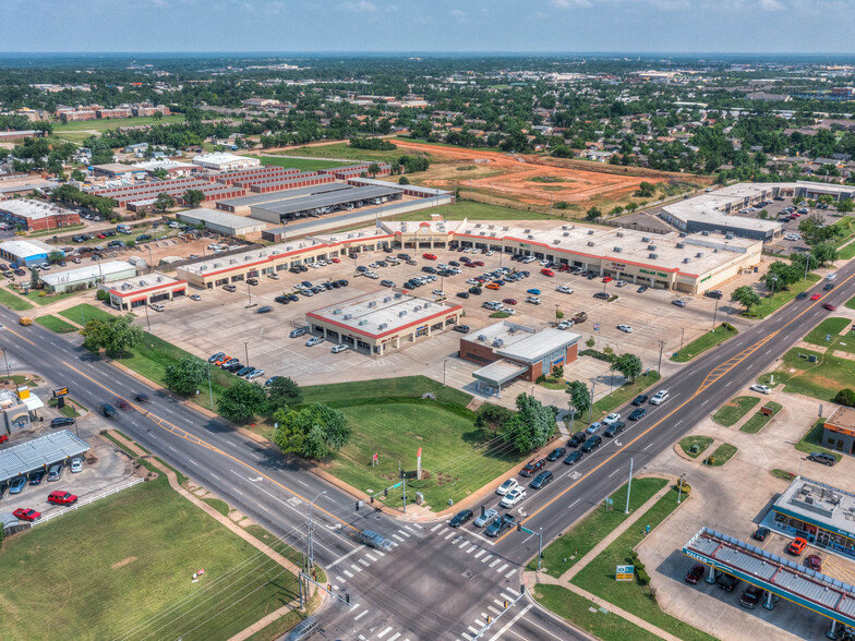 800-828 W Edmond Rd, Edmond, OK à louer - Photo de l’immeuble – Image 1 sur 8