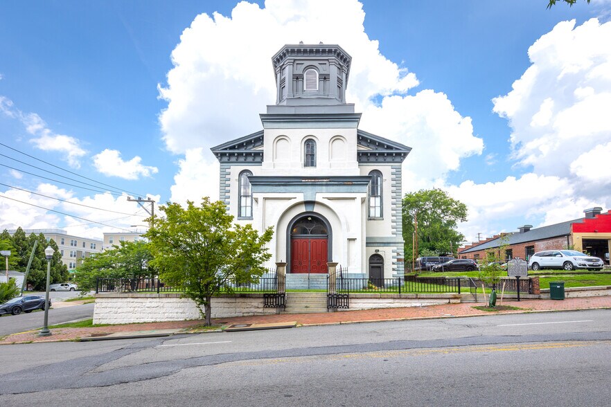 2000 E Broad St, Richmond, VA à vendre - Photo de l’immeuble – Image 2 sur 14