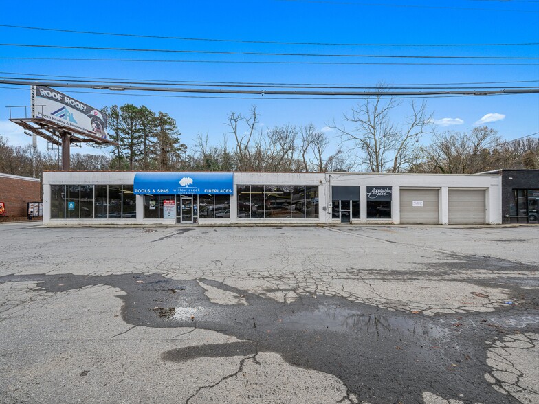 1048 Patton Ave, Asheville, NC à louer - Photo de l’immeuble – Image 2 sur 38