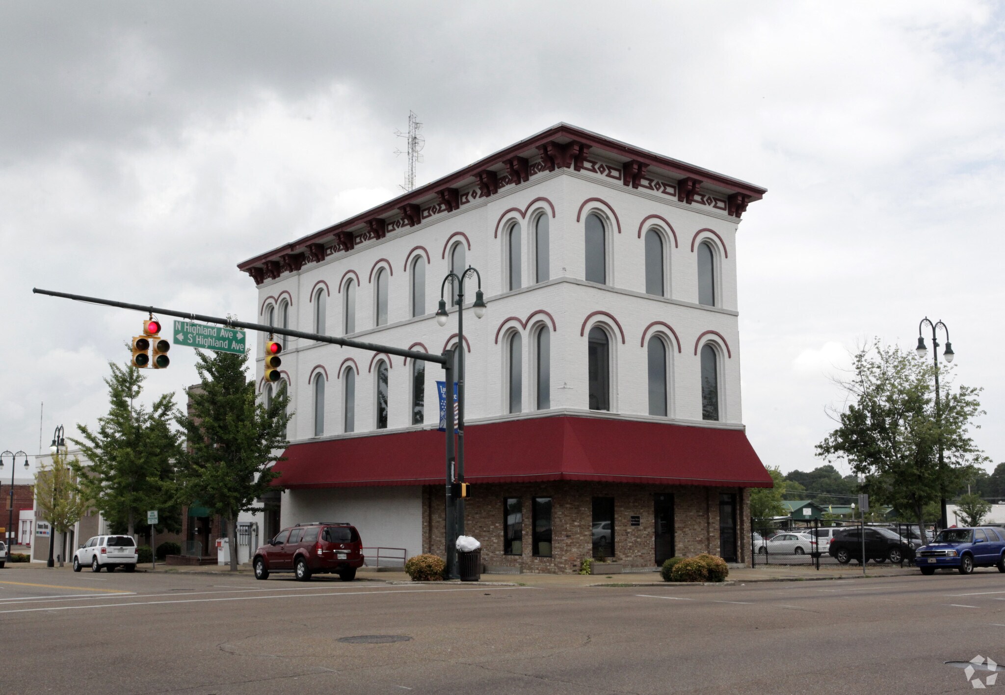 101 N Highland Ave, Jackson, TN à vendre Photo principale– Image 1 sur 3