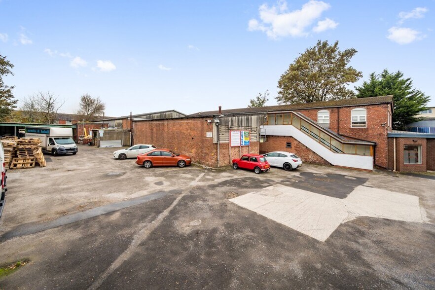 95A Linaker St, Southport à louer - Photo de l’immeuble – Image 3 sur 4