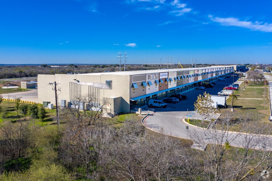 9342 SE Loop 410, San Antonio, TX à louer - Photo de l’immeuble – Image 2 sur 31