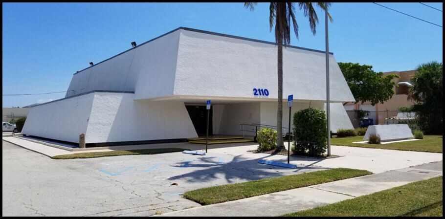 2110 N Florida Mango Rd, West Palm Beach, FL à louer Photo de l’immeuble– Image 1 sur 8