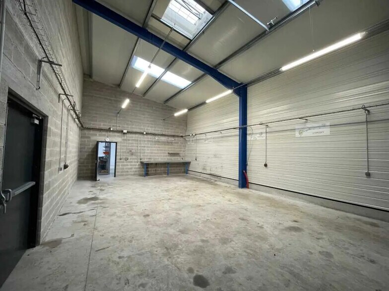 Bureau dans Ressons-sur-Matz à louer - Photo de l’immeuble – Image 3 sur 6