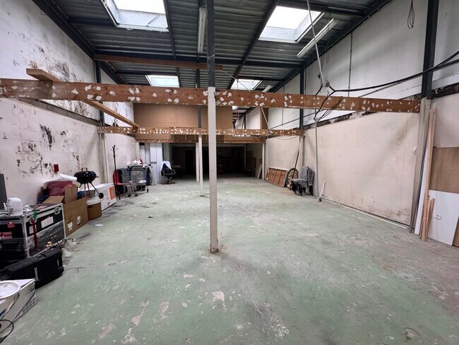 Plus de détails pour 26 Rue Gaston Philippe, Saint-Denis - Local d'activités à louer