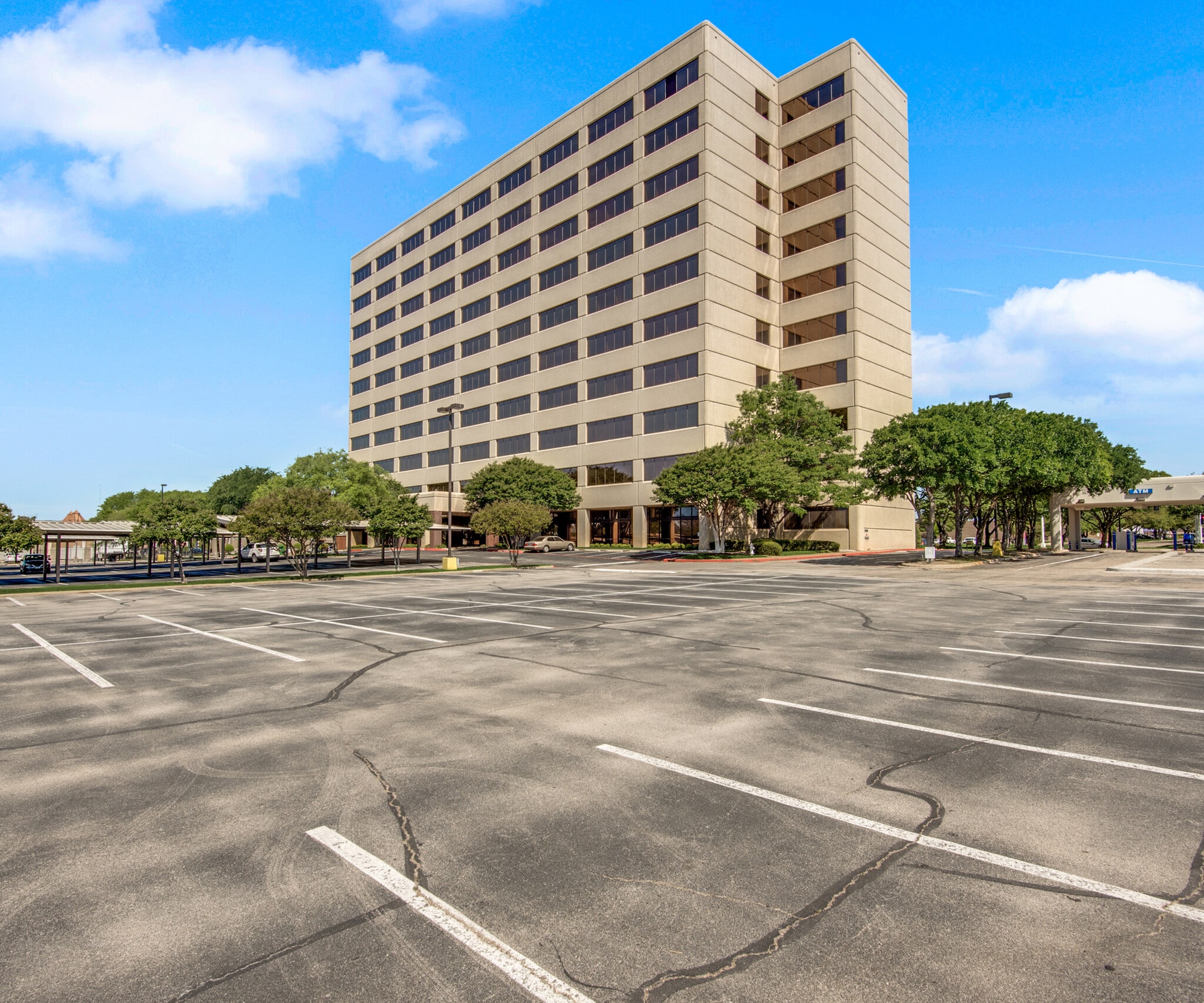 4100 spring valley Rd, Dallas, TX à louer Photo principale– Image 1 sur 6