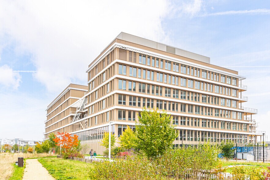 1 Place Des Papeteries, Nanterre à louer - Photo de l’immeuble – Image 2 sur 2