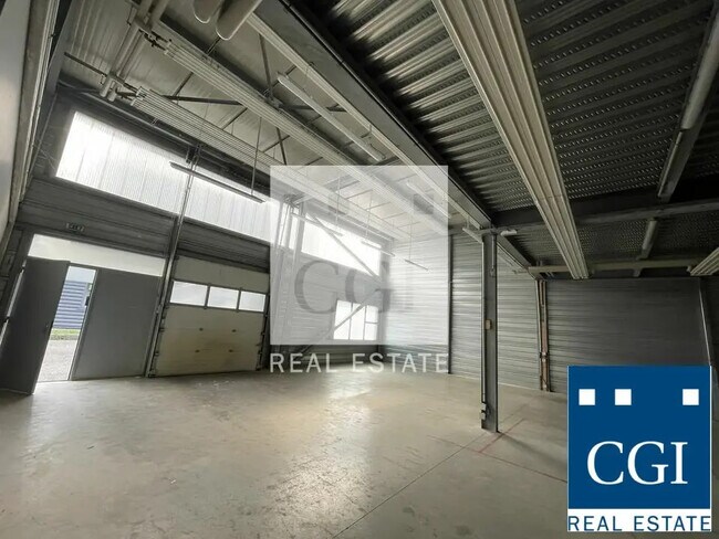 Plus de détails pour Local d'activités à louer