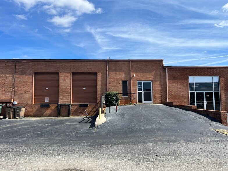 12 Wendy Ct, Greensboro, NC à louer - Photo de l’immeuble – Image 2 sur 12