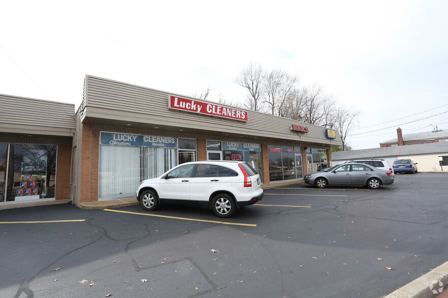 10814-10824 St Charles Rock Rd, Saint Ann, MO à louer - Photo de l’immeuble – Image 2 sur 5