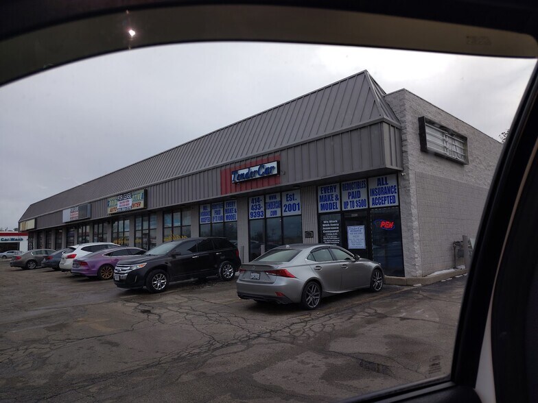 8025-8055 N 76th St, Milwaukee, WI à vendre - Photo de l’immeuble – Image 1 sur 7