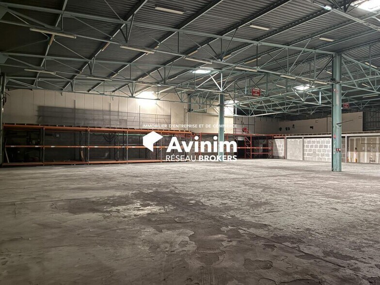 Industriel/Logistique dans Aubagne à louer - Photo intérieure – Image 2 sur 10