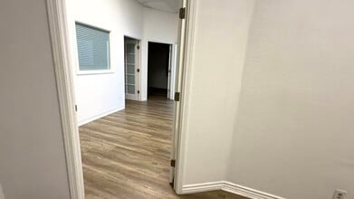 1131 E Main St, Tustin, CA à louer Photo intérieure– Image 1 sur 6