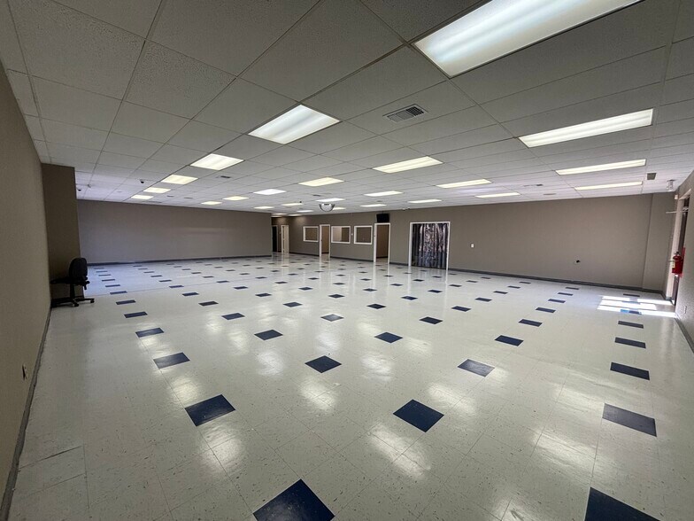 920 W Loop 281, Longview, TX à louer - Hall d’entrée – Image 3 sur 16