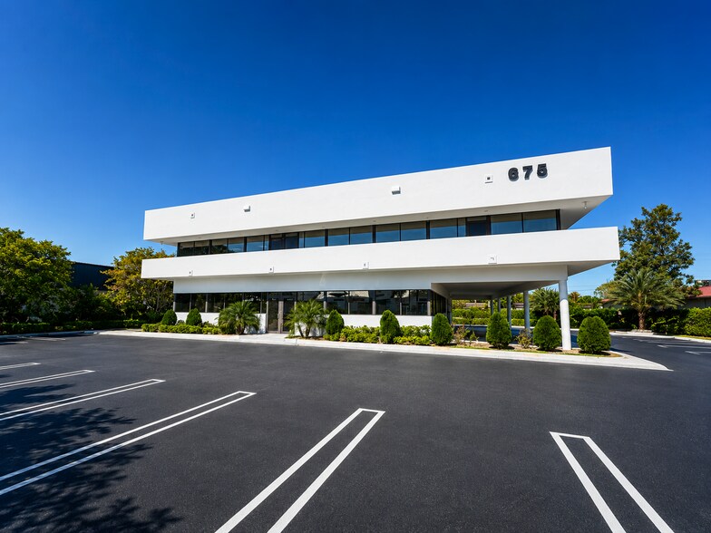 675 W Indiantown Rd, Jupiter, FL à louer - Photo de l’immeuble – Image 2 sur 3