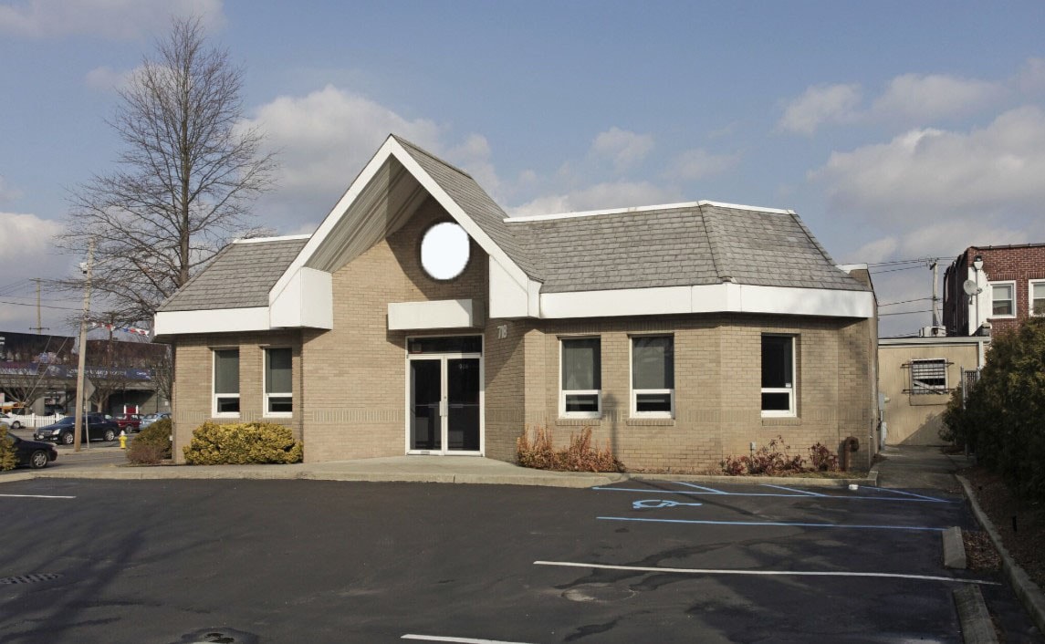 718 Long Island Ave, Deer Park, NY à louer Photo de l’immeuble– Image 1 sur 6