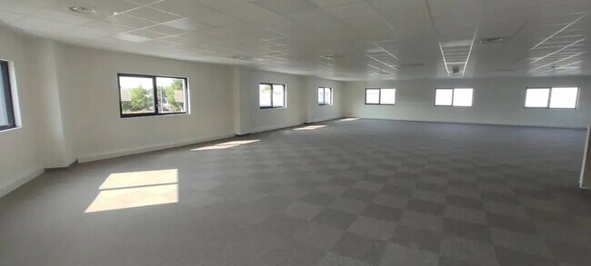 Plus de détails pour 139 Rue Isaac Asimov, Bourgoin-Jallieu - Bureau à louer