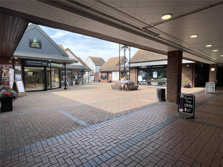 High St, Wickford à louer - Photo de l’immeuble – Image 2 sur 2